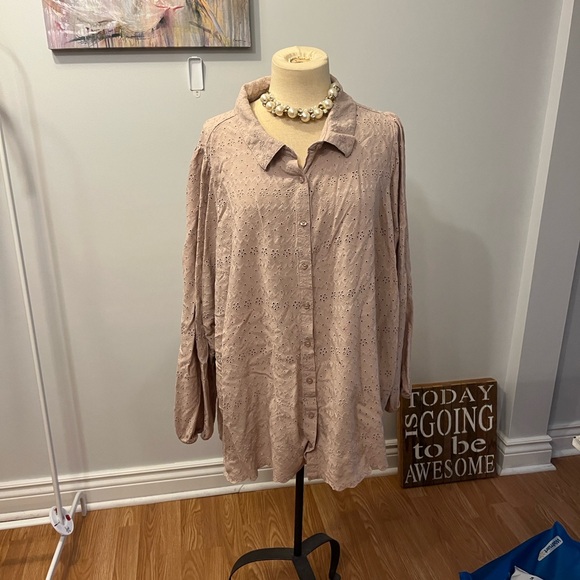 TORRID Beige Eyelet Blouse 6X - Picture 2 of 10